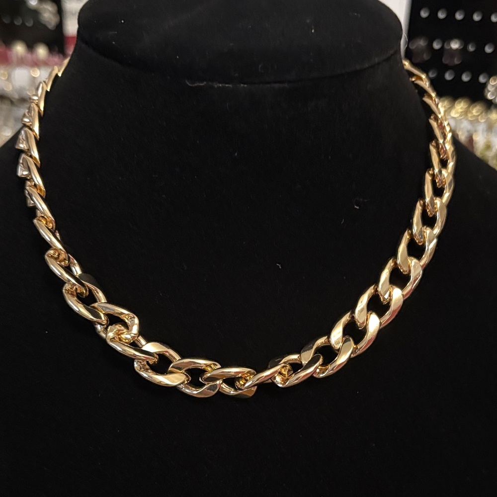 Elegant Gold Chain Necklace